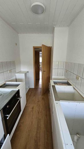 Appartamento di 3 locali appena ristrutturato con cucina attrezzata – idoneo al Wohngeld, libero dal 01.09. – Küche 2 (wird noch aufgebaut)