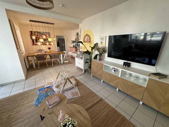 Wohnzimmer mit Esszimmer