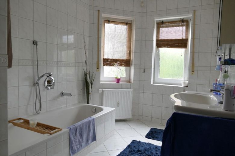 Badezimmer EG links