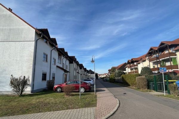 Top renovierte 3-Zimmer-Wohnung + Stellplatz in ruhiger Wohnlage