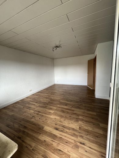 2 Zimmer Wohnung, 58,7 qm EBK, Balkon – Wohnzimmer