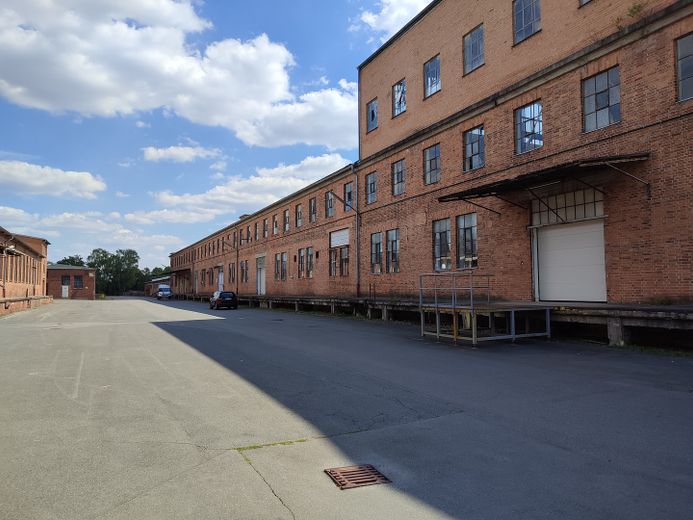 A44/A7 Kassel Warburg Breuna 18.000 qm  Lager, teilbar ab 10.000qm, EG, bis zu 35000qm Freifläche – Klinkerbau mit Anlieferung