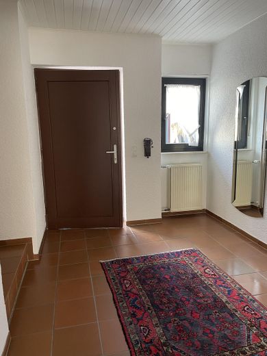 Villetta a schiera centrale ben tenuta con garage in posizione privilegiata – Eingangsbereich