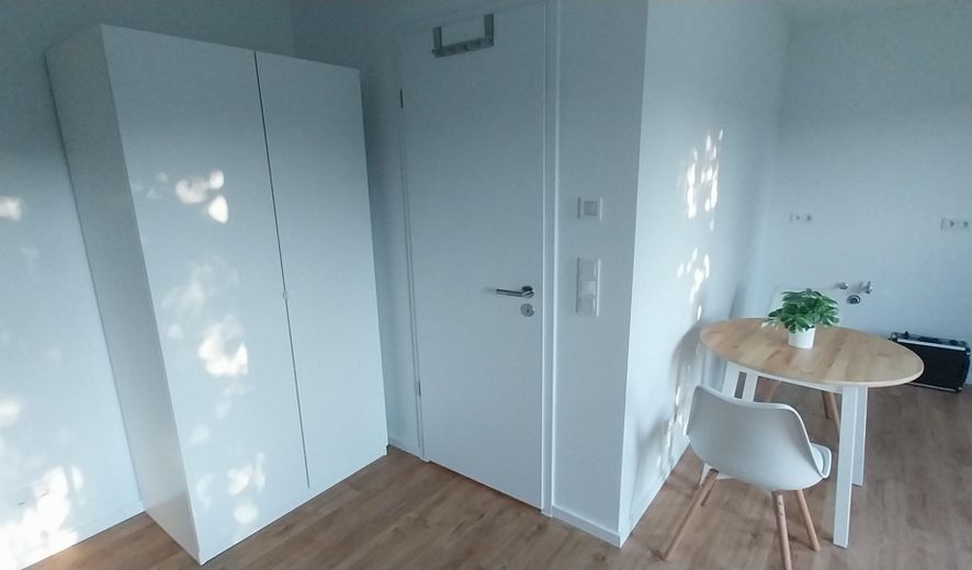 Helles, möbliertes Neubau-Apartment mit Top-Anbindung in Schöneberg – Wohnraum
