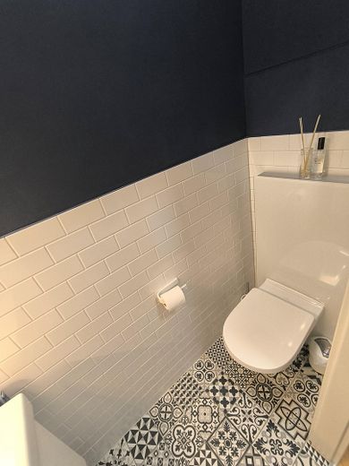 Exklusive-Top-Stadtwohnung über den Dächern von Saarbrücken – G-WC