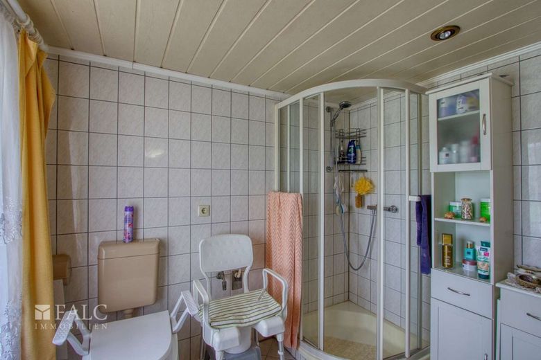 Casa residenziale solida con ampi locali accessori – ideale per artigianato e hobby – Bad I