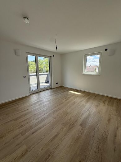 İlk kullanım: Gömme mutfaklı, yüksek kaliteli yeni binada özel penthouse 1 odalı daire – Wohnen und Schlafen