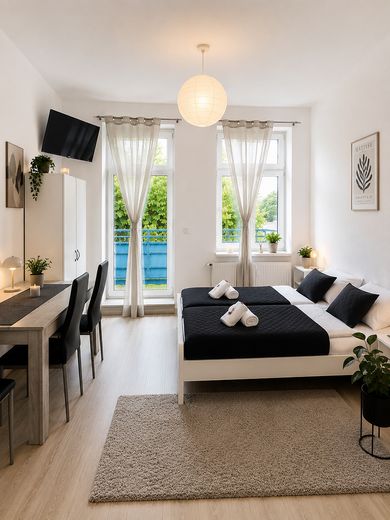 Vollmöblierte Wohnung mit Balkon / Glasfaser Internet - Uninah / Stadtnah / Nahe Autobahn – Wohnzimmer Version 1