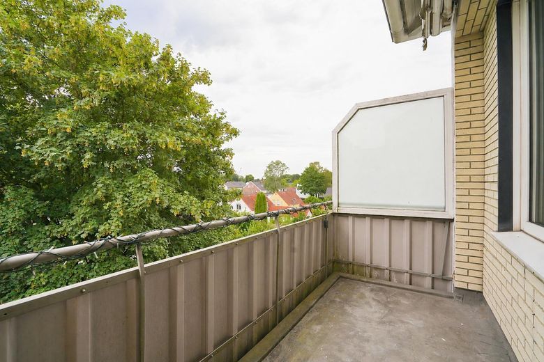 Erstbezug nach Sanierung - 2-Zimmer + neue Küche + Balkon + Garage – Balkon