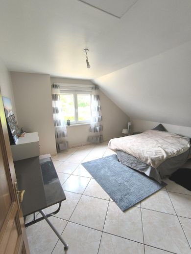 4 km von Saarbrücken - EFH in TOP-Lage - in F-57350 Stiring-Wendel – Schlafzimmer-2
