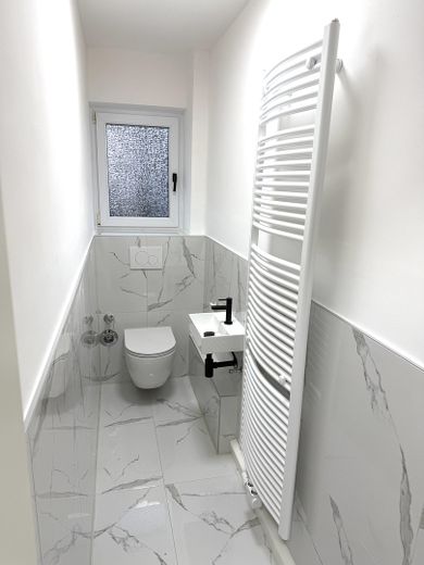 Frisch renovierte 3-Zimmer-Wohnung mit Südbalkon, Garage & Top-Potenzial – WC