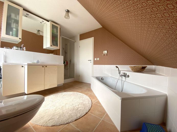 Badez. OG m. Dusche u. Badew.