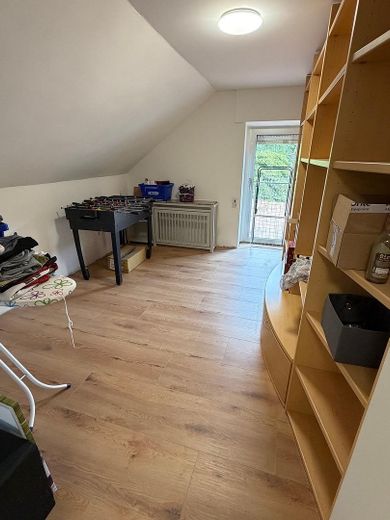 Einfamilienhaus mit Aussicht und großzügigem Waldgrundstück – Kinderzimmer 1