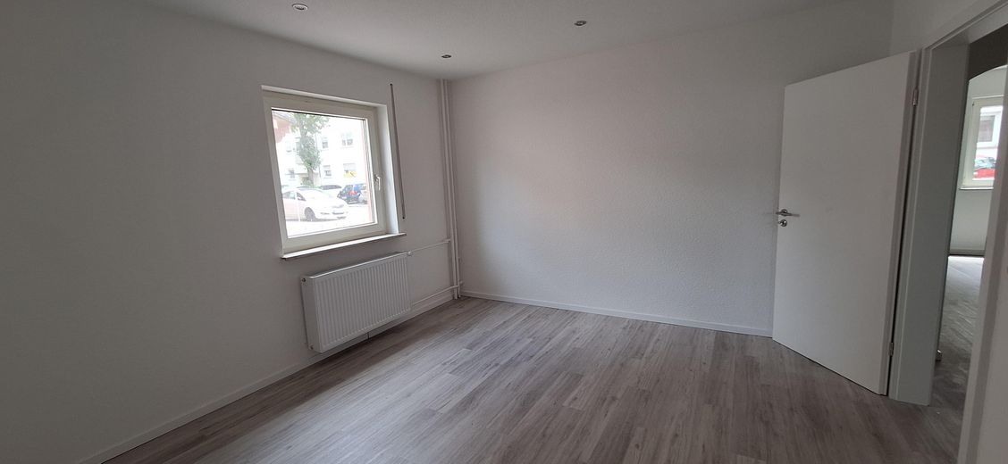 Mannheim-Sandhofen’de tamamen yenilenmiş 2 odalı daire – Schlafzimmer