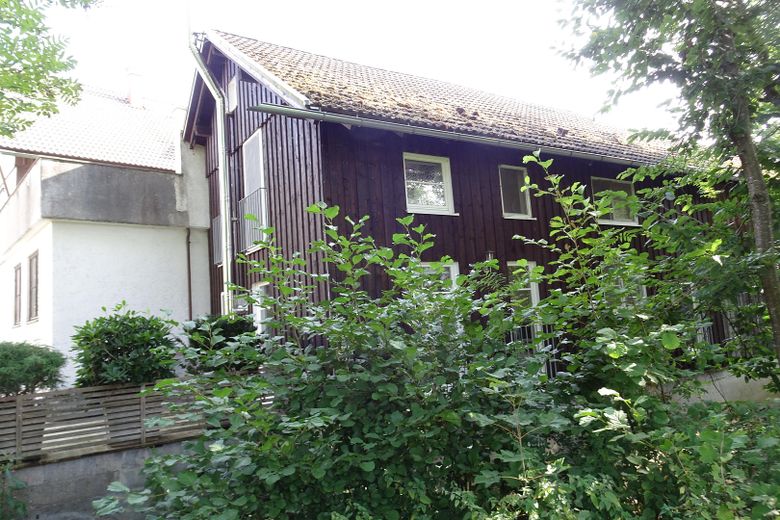 CASA PLURIFAMILIARE VERSATILE CON POSSIBILITÀ COMMERCIALE E POTENZIALE DI AMPLIAMENTO – Ansicht Nebengebäude