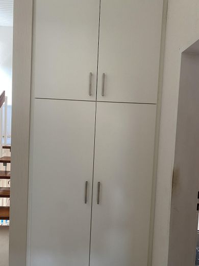 Casa a schiera di testa in posizione residenziale tranquilla a Untereisesheim – Einbauschrank Flur 