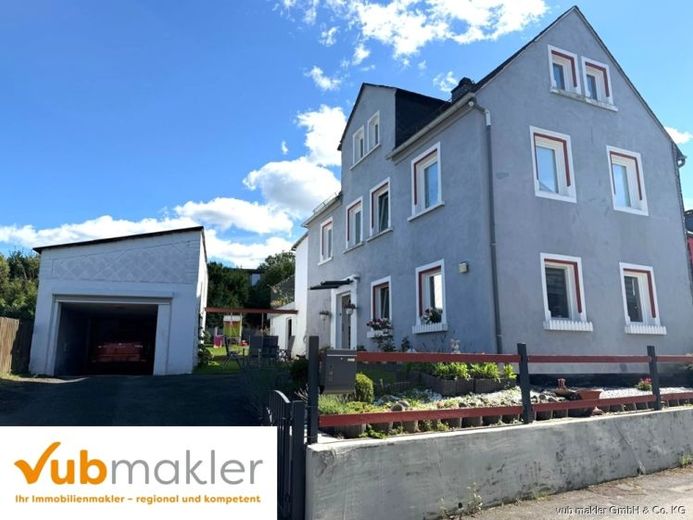 Detached house in Selbitz – garden, terrace, fireplace and garage on a 441 m² plot – Photo 1