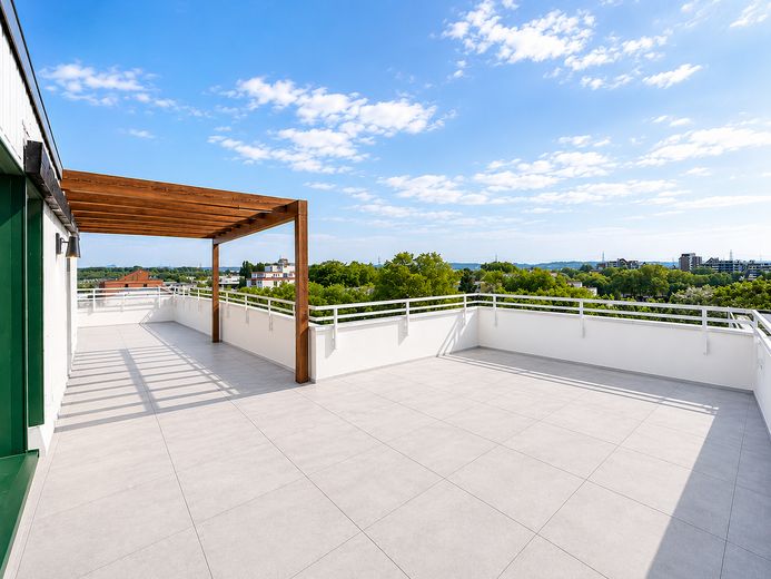 Exklusiver Wohntraum über Köln: Penthouse mit spektakulärer 97 m² Dachterrasse, Provisionsfrei – Dachterrasse (visualisiert)