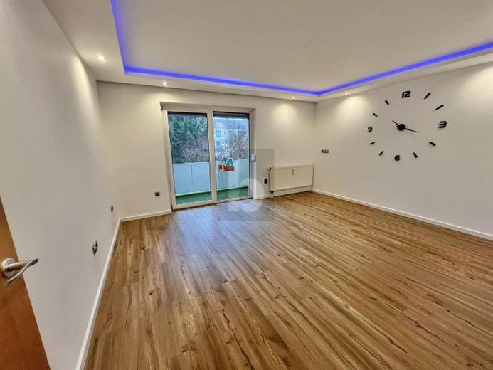 RENOVIERT, MODERN UND GROßZÜGIG – Foto 1