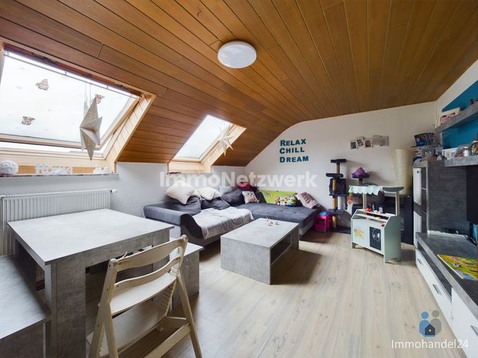 TOP***Zweifamilienhaus mit 4 Garagen im Vorort von Elsdorf***NEU – DG Wohnung