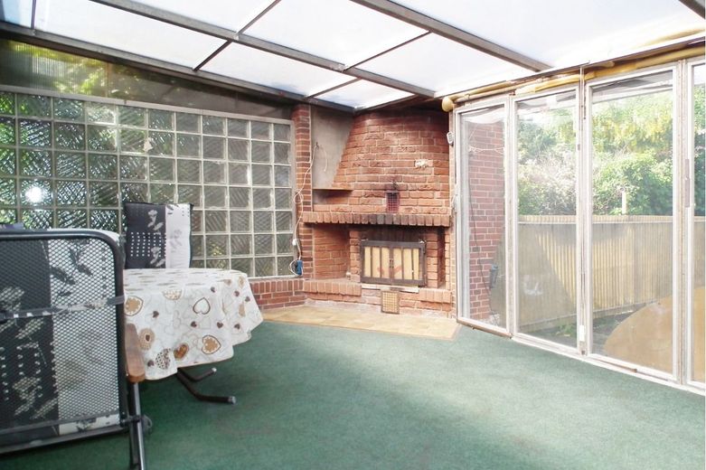 Provisionsfrei für den Käufer! Haus mit viel Potenzial - Ihr neues Zuhause wartet auf frischen Glanz – Wintergarten mit Kamin