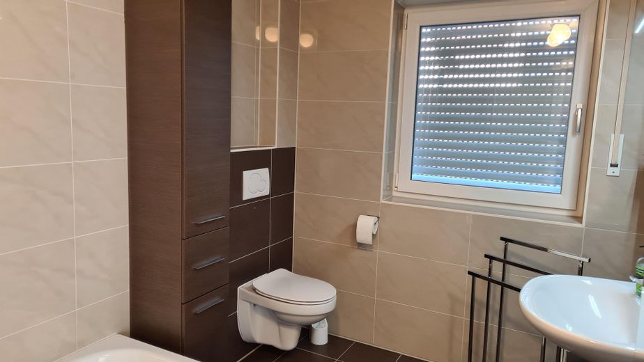 Schöne Wohnung, 2 Zimmer, Küche, Bad, Stellplatz – Bad