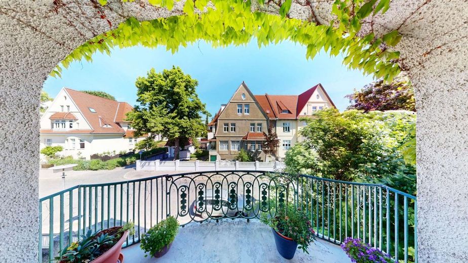 Jetzt zum Sonderpreis: Denkmalgeschützte Villa als Ein-/Mehrfamilienhaus Villenviertel Halberstadt – Balkon OG
