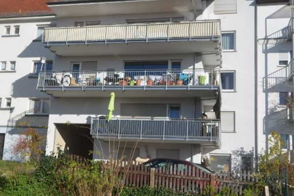 RISERVATO: Vicinanze dell’Università di Scienze Applicate di Fulda: Luminoso appartamento al piano con balcone enorme