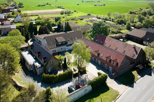 Parsteinsee’de benzersiz yatırım fırsatı – 19 konut birimli etkileyici dört cepheli çiftlik