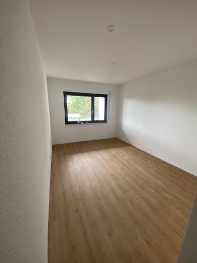 helle Dachgeschosswohnung in ruhiger Lage – Foto 1