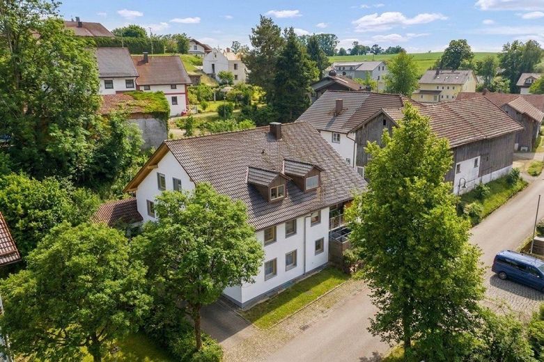 Renovierte 5-Zimmer-Dachgeschosswohnung mit Balkon, Garage und Effizienzklasse A+ – provisionsfrei – Lage Untergermaringen