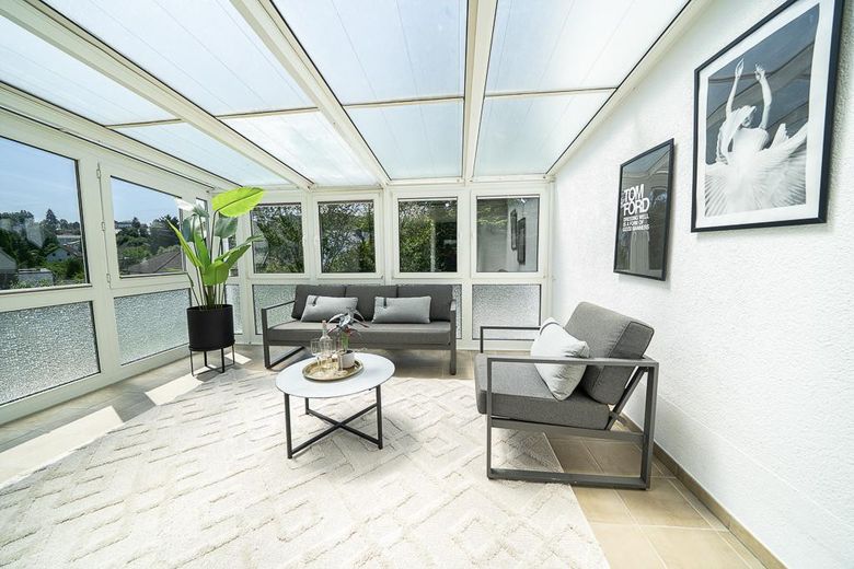 Architekten-Unikat in Neu-Anspach: Moderner Luxus & Erstbezug nach Sanierung – Wintergarten