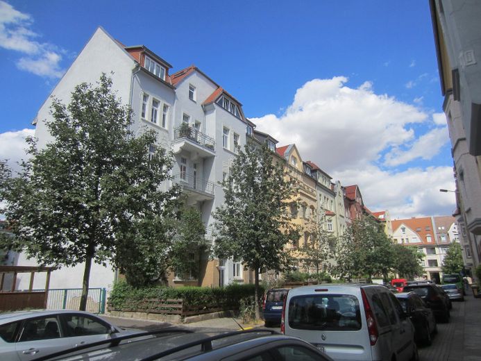 Attraktive, sehr schön möblierte 3-Zimmer Wohnung in Erfurt – Straßenansicht