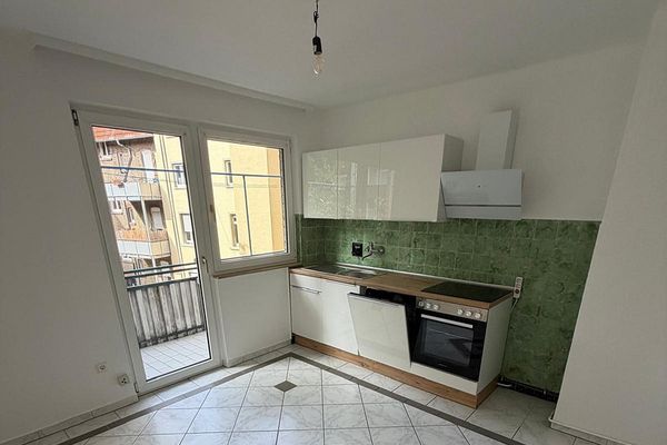 Renovierte 2-Zimmerwohnung mit Balkon und EBK