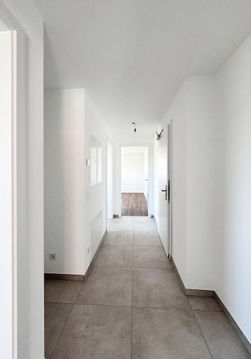 Erstbezug: Moderne 3-Zimmer-Wohnung mit Westbalkon in Anzing - WE03 – Flur