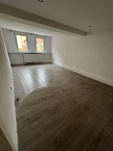 Charmantes Bauernhaus im Ortskern von Bodenheim – Wohnzimmer renoviert unten