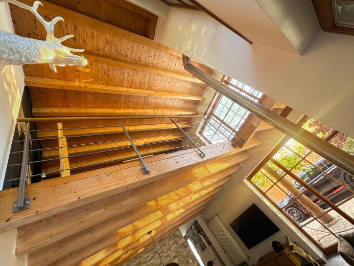 Architektur trifft Privatsphäre – besonderes Einfamilienhaus mit Pool, Sauna und Garten im Grünen – Blick zur Galerie