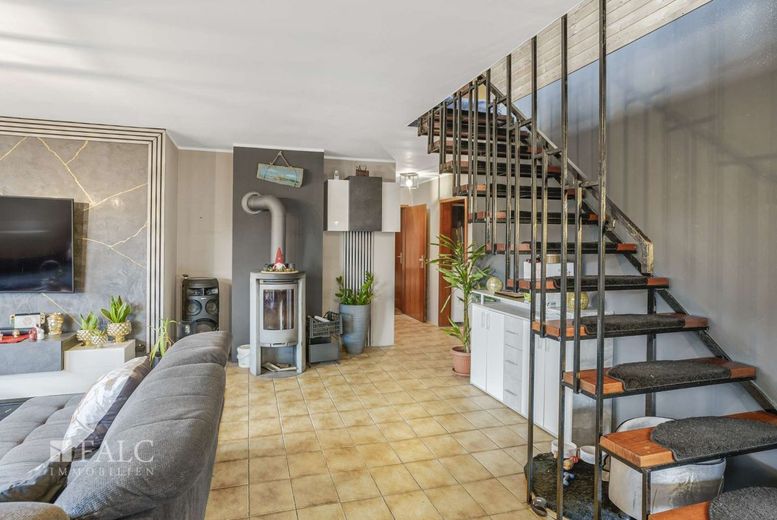Großzügiges Zweifamilienhaus in Eberbach - 230 m² Wohnkomfort mit vielseitigen Nutzungsmöglichkeiten – OG Eingangsbereich