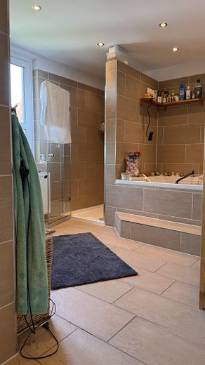 Ein Zuhause mit Geschichte, Stil und modernem Wohnkomfort*Provisionsfrei* – Vollbad OG