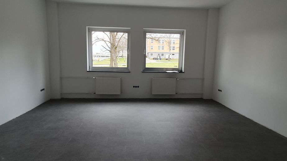 Top Büroflächen mit vielen Möglichkeiten, EUR 15,- bis 17,- pro qm warm – Büro EG