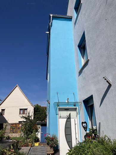 Modernes Wohnjuwel-komfortabel und effizient im Herzen von Offenbach Bürgel – Ansicht Straßenseite