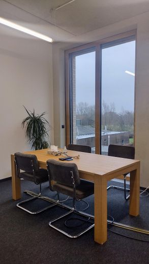 Hohe Fenster (Büroraum-Bsp)