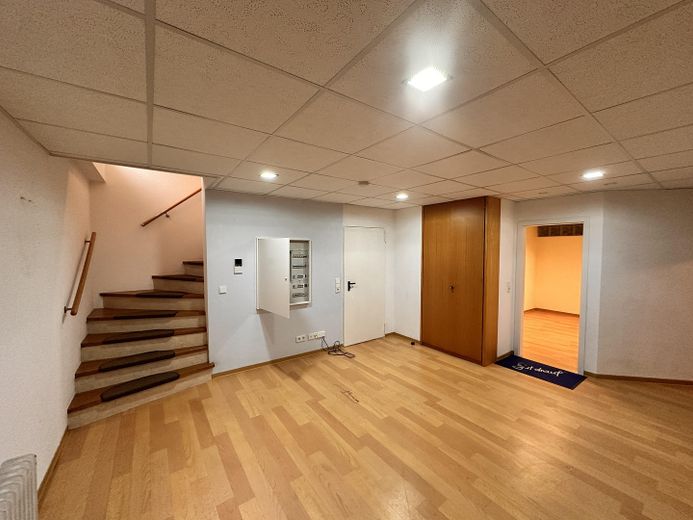 Großzügiges Einfamilienhaus mit Einliegerwohnung auf weitläufigem Eckgrundstück – Foto 31