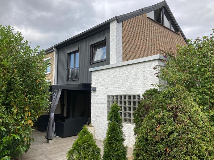 Gepflegtes Reihenendhaus mit Garten in Bremen-Huchting – Westfassade