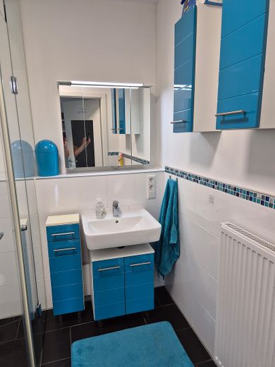 High up on the 5th floor – Super central with extras in Karlsfeld – Bad mit Dusche