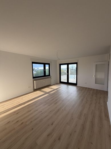 Première occupation après rénovation complète – appartement exclusif de 3 pièces avec loggia orientée plein sud – Stilvoller Wohnbereich