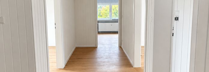 Freshly renovated: Bright top-floor apartment with a bathroom with natural light in Springe-Holtensen – Flur
