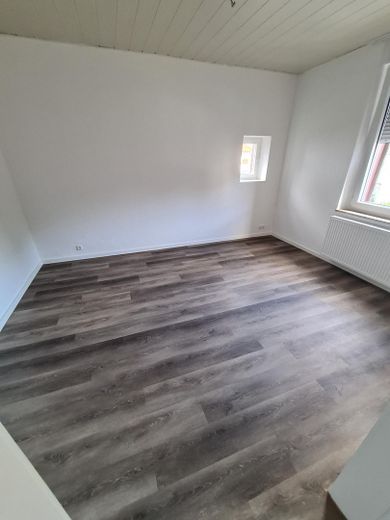 Attractive semi-detached house with two residential units and a large garden – EG Schlafen