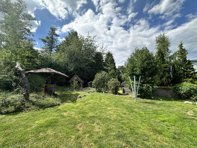 RESERVIERT  A+ Familienhaus mit Wärmepumpe, PV-Anlage & 1.355 m² Grundstück im Landkreis Dachau – Garten