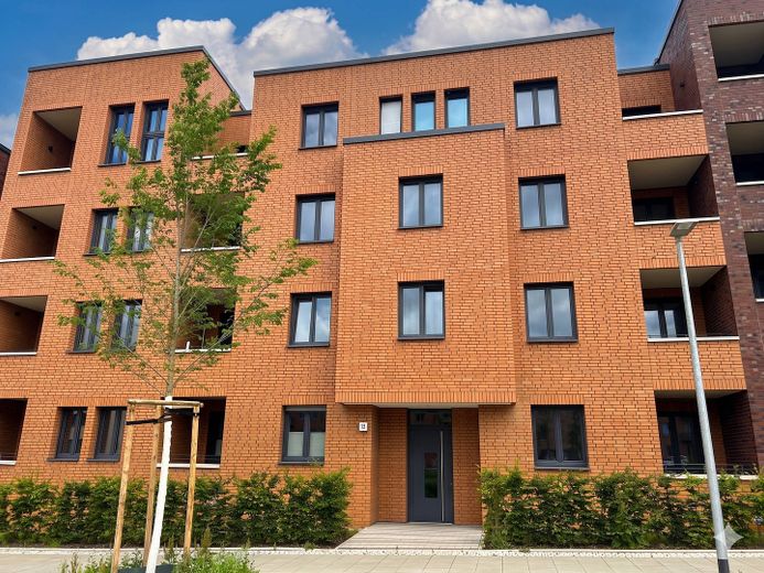 Vivienda moderna en Kronsrode: piso de 4 habitaciones con COCINA EQUIPADA, BALCÓN y LOGIA – Außenansicht II